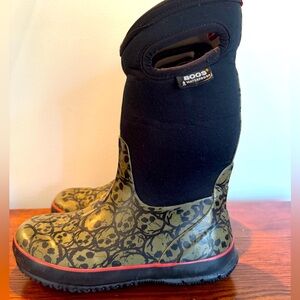 Bogs Skull Classics High Rubber/Neo Youth Size 5 boots. Rated to -30 degrees.
